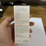 پشت جعبه ضد آفتاب بی رنگ مای SPF 60 شامل ترکیبات، ویژگی ها و طرز مصرف